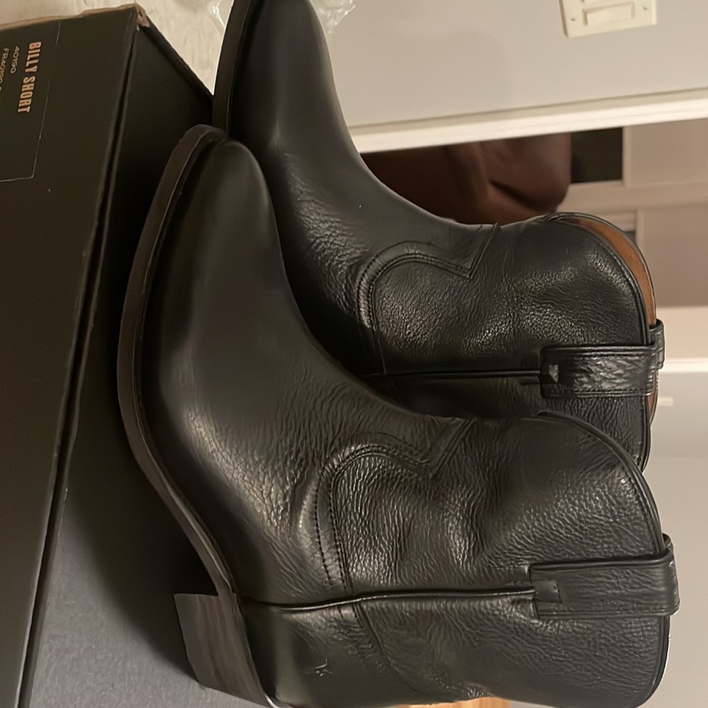 NEW Frye Billy Short boots - size 9